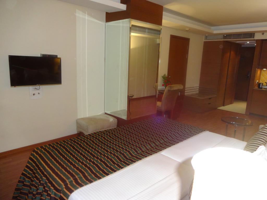 Ohris Banjara Hotel Hyderabad Exterior foto