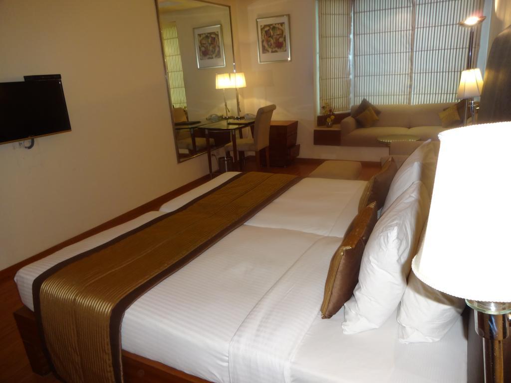 Ohris Banjara Hotel Hyderabad Exterior foto